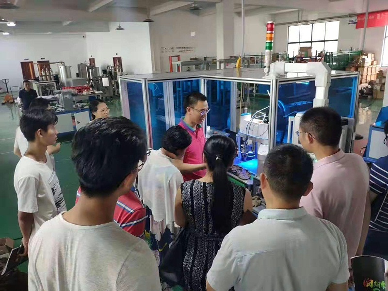 高鐵動車組閘片（剎車片）分解機順利通過上海鐵路局聯合專家組驗收